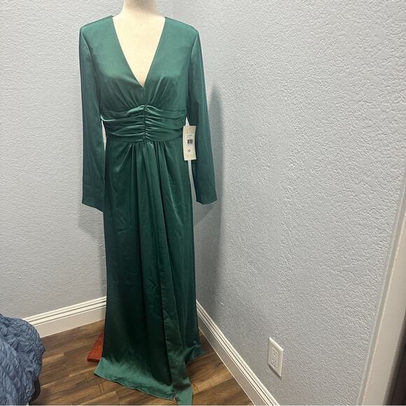 Kay Unger Size 10 Green Elegant V-Neck Ruched Waist Evening Gown Kayla Dress - Picture 4 of 16